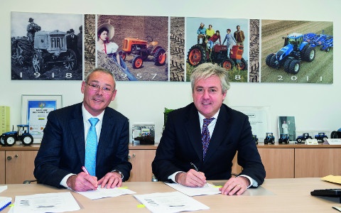 Signature de l'accord entre New Holland et Marangon